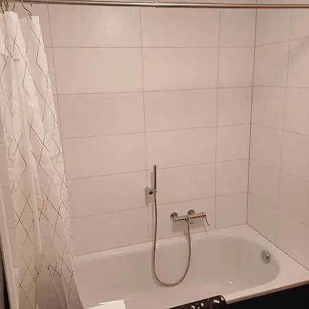 Spacieux - 2 à Coucher Incl Jacuzzi Privé