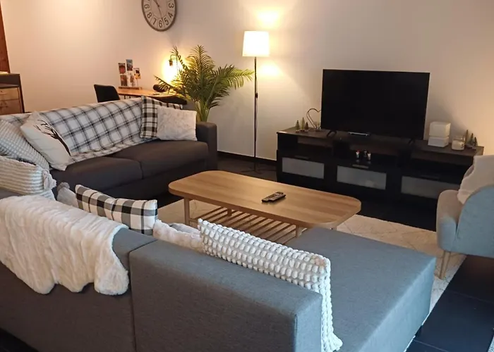 Spacieux - 2 A Coucher Incl Jacuzzi Prive