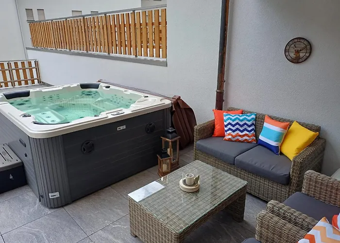 Spacieux - 2 A Coucher Incl Jacuzzi Prive *