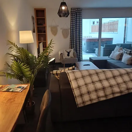 Spacieux - 2 A Coucher Incl Jacuzzi Prive Appartement